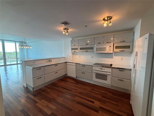 6580 Indian Creek Dr in Miami Beach, FL - Building Photo - Building Photo