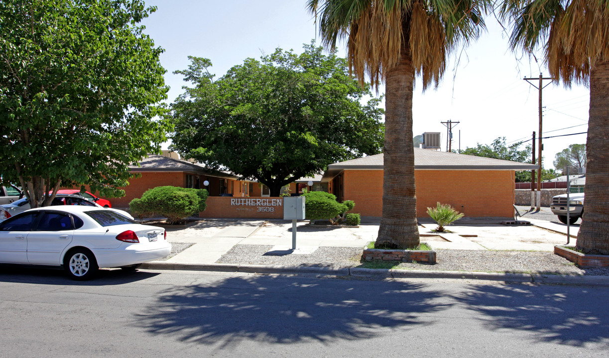 Ruther Glen in El Paso, TX - Building Photo