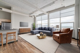 The Shoreline in Cleveland, OH - Building Photo - Building Photo