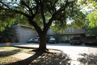 Victor Street Apartments in Dallas, TX - Foto de edificio - Building Photo