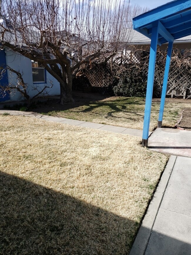 675 W Pine St in Bishop, CA - Building Photo - Building Photo