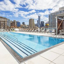 343 W Chestnut St in Chicago, IL - Building Photo - Building Photo