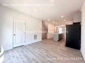 5008 Layman Dr in Charlotte, NC - Building Photo - Building Photo