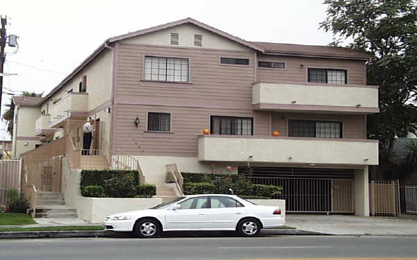 11940 Riverside Dr in North Hollywood, CA - Building Photo - Building Photo