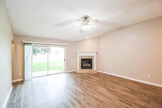 9135 Prosperity Lake Dr in Jacksonville, FL - Building Photo - Building Photo