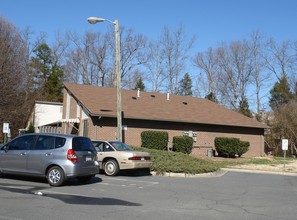 Montclair Apartments in Charlotte, NC - Building Photo - Building Photo