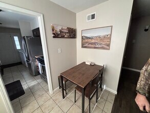 4012 E 27th St in Newburgh Heights, OH - Foto de edificio - Building Photo