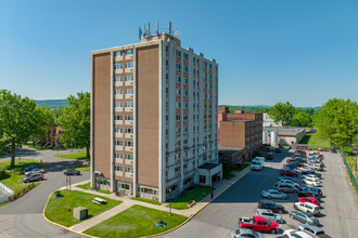 Oneida Towers I in Oneida, NY - Foto de edificio - Building Photo