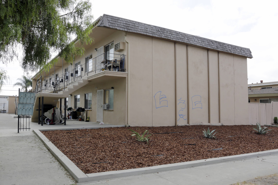 Barclay Apartments in Garden Grove, CA - Building Photo