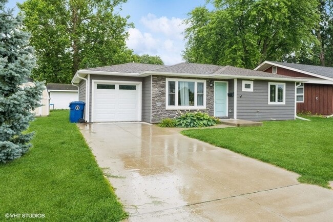 605 Elm St in Pella, IA - Building Photo - Building Photo