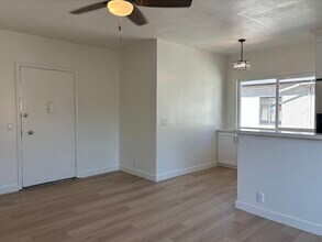 2007 E 2nd St, Unit 8 in Los Angeles, CA - Building Photo - Building Photo