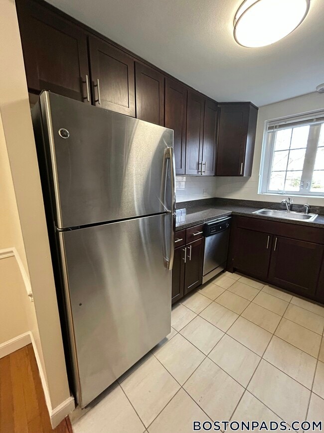 7 Captain Parker Arms in Lexington, MA - Building Photo - Building Photo