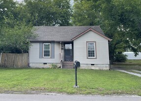 203 Sycamore St in Lebanon, TN - Building Photo