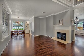 301 Oak Creek Ln in League City, TX - Building Photo - Building Photo