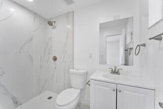 120 NE 5th St in Deerfield Beach, FL - Foto de edificio - Building Photo