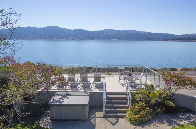 property at 747 Tiburon Blvd