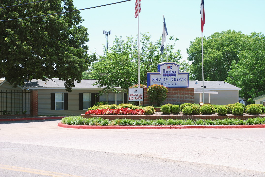 304 W Shady Grove Rd in Grand Prairie, TX - Foto de edificio