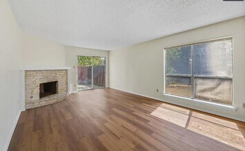 4813 Yucca Hill Dr in Austin, TX - Building Photo - Building Photo