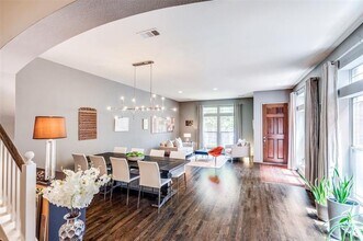 2405 Throckmorton St in Dallas, TX - Building Photo - Building Photo
