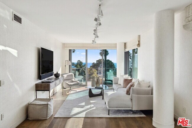 1755 Ocean Ave in Santa Monica, CA - Building Photo - Building Photo