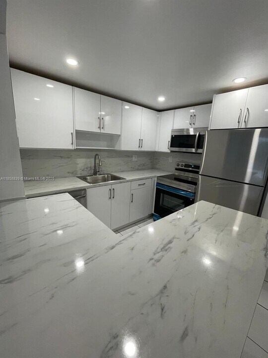 1465 NE 123rd St in North Miami, FL - Building Photo