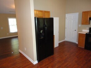 933 Magnolia Ridge Way in Fuquay Varina, NC - Foto de edificio - Building Photo