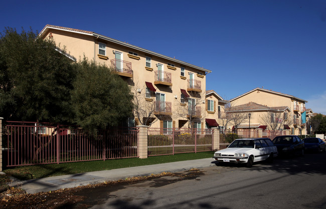 Tuscany Villas in Beaumont, CA - Foto de edificio - Building Photo