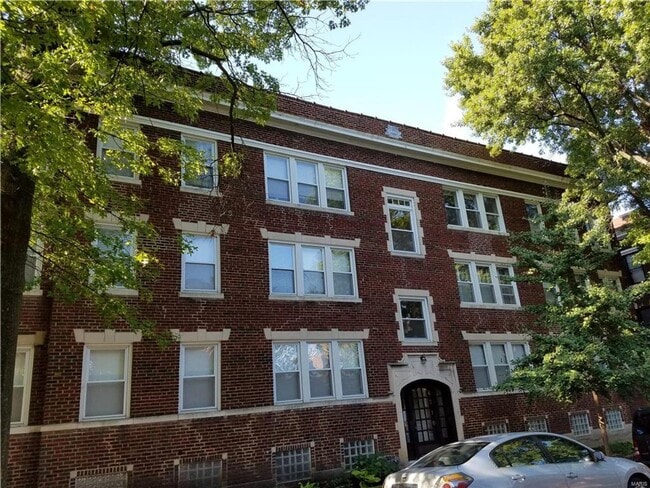 property at 6318 N Rosebury Ave