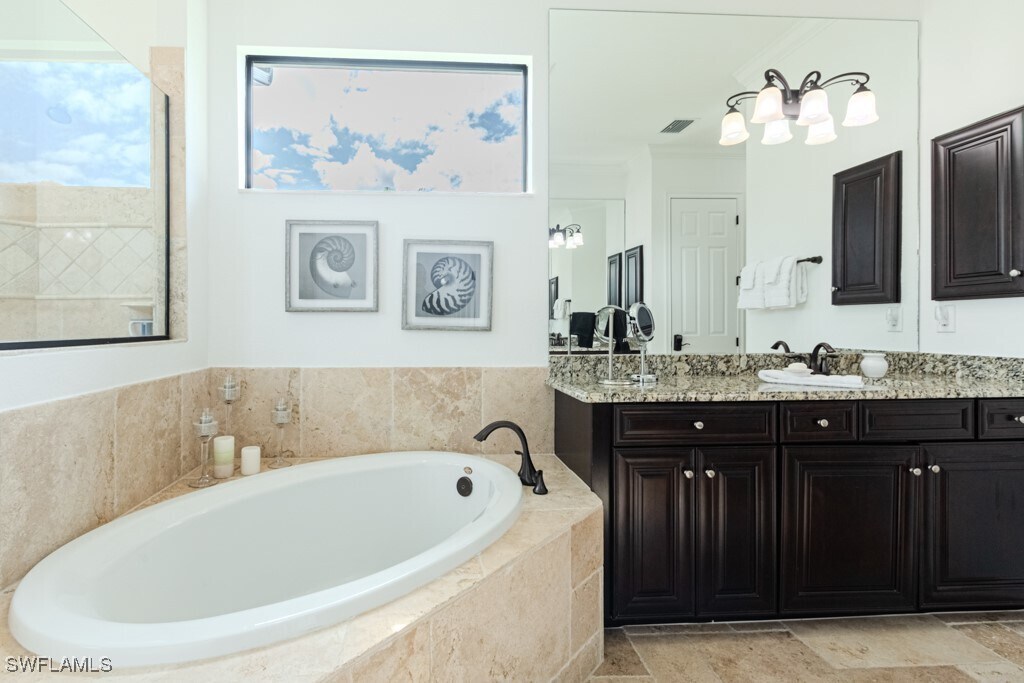 3273 Runaway Ln in Naples, FL - Building Photo