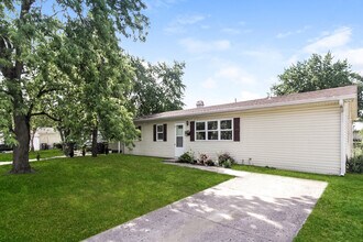 426 Pleasant Dr in New Whiteland, IN - Foto de edificio - Building Photo