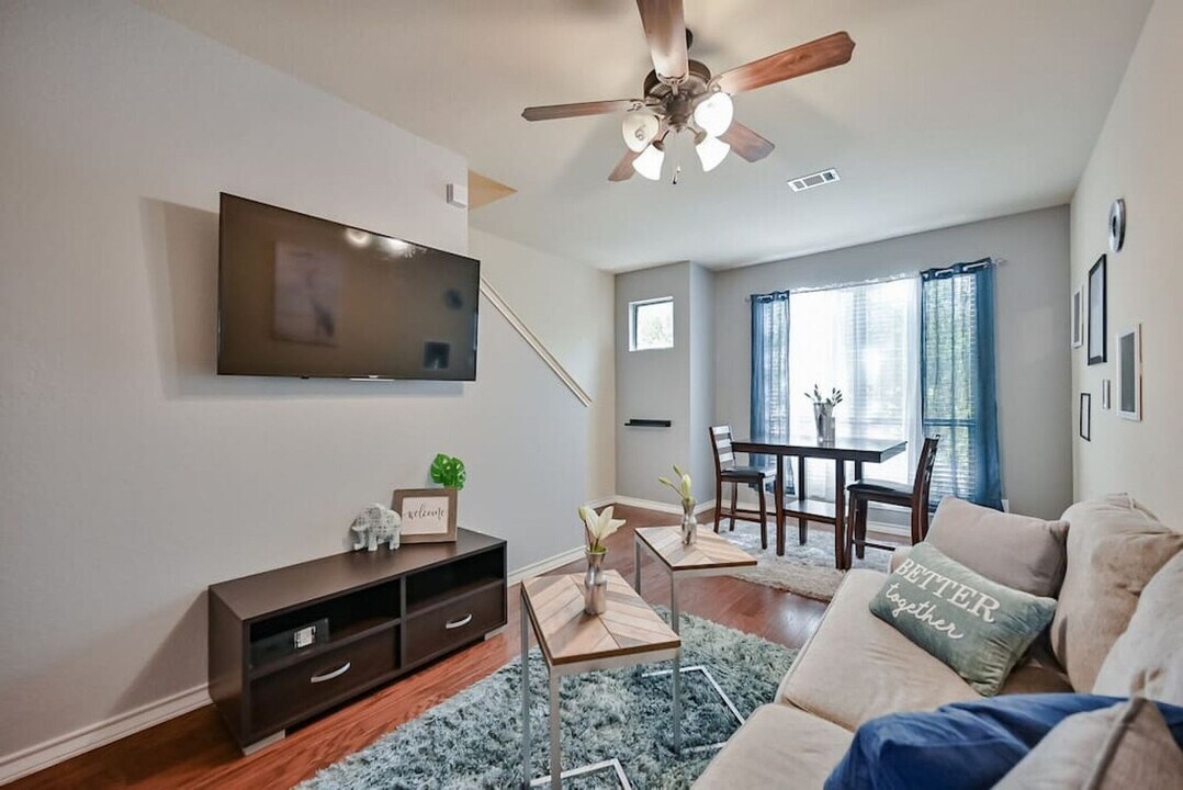904 E Glenn Crossett St in Arlington, TX - Building Photo