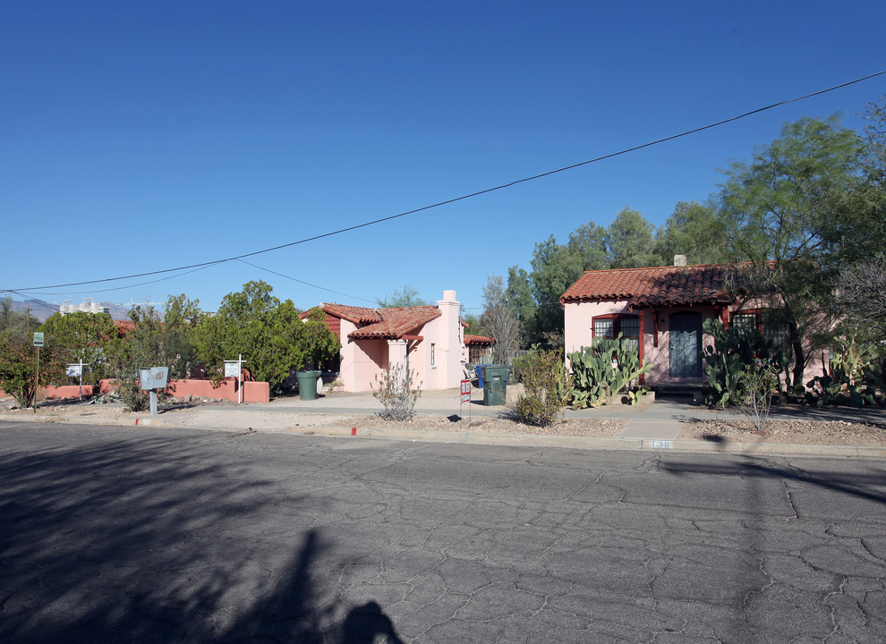 130-196 N Santa Rita Ave in Tucson, AZ - Foto de edificio