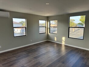 5551 Lemon Ave, Unit 1/2 in Long Beach, CA - Building Photo - Building Photo