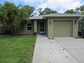 506 6th Ave NW in Largo, FL - Building Photo