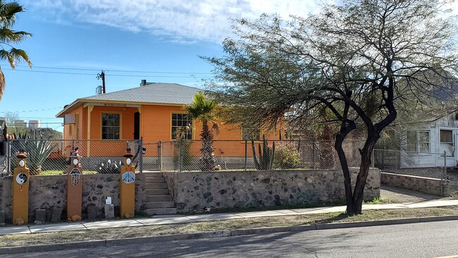 property at 621 W Solana Ave