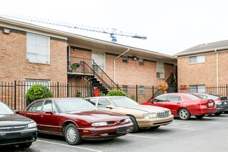 Twelve Canfield Place in Houston, TX - Foto de edificio - Building Photo