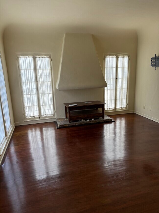 906 S Curson Ave, Unit 906 Curson