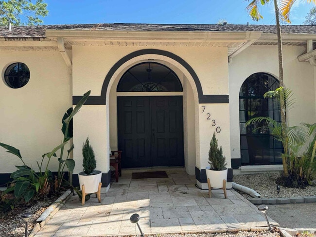 7230 Oakridge Ave in Merritt Island, FL - Foto de edificio - Building Photo