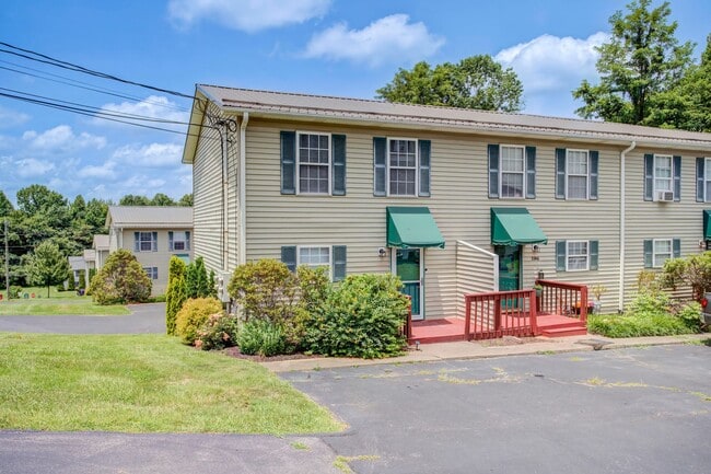 2244 Forest Acres Dr in Johnson City, TN - Building Photo - Building Photo