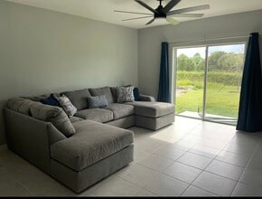 708 Corbin Cir SW in Palm Bay, FL - Building Photo - Building Photo