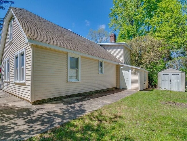 15 Casimir St in Westfield, MA - Building Photo - Building Photo