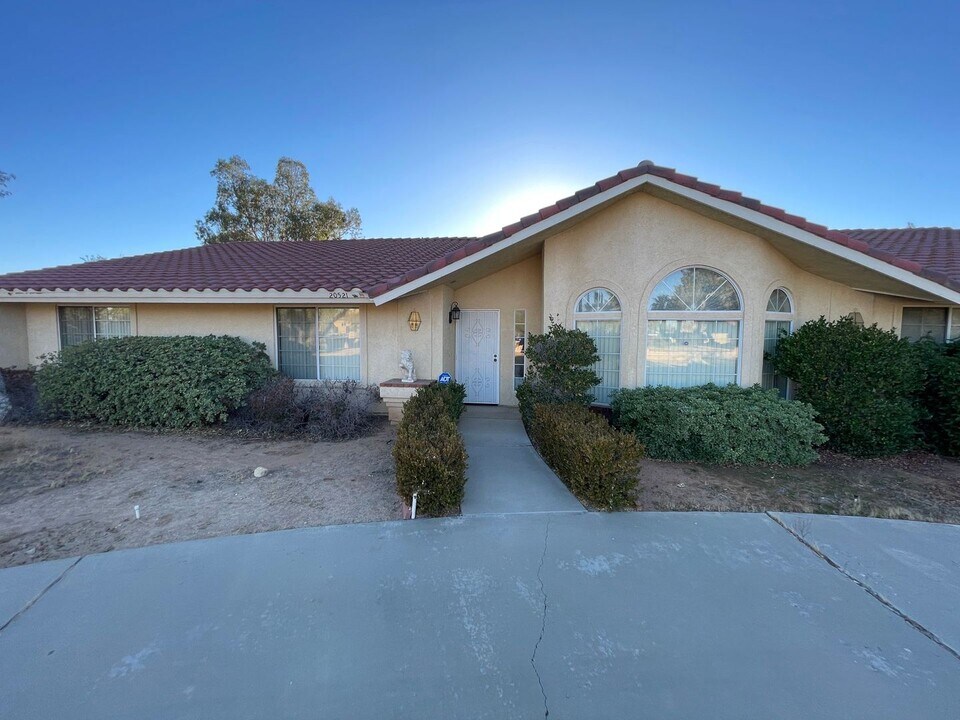 20521 Tonawanda Rd in Apple Valley, CA - Building Photo