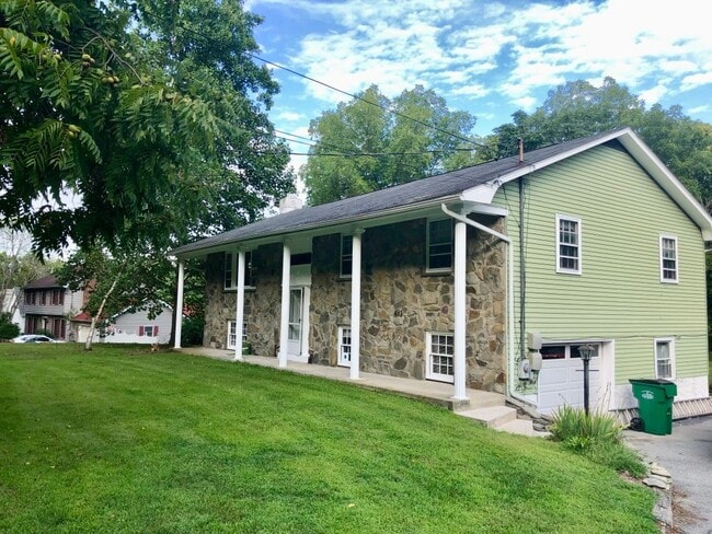 236 Creek Rd in Poughkeepsie, NY - Building Photo - Building Photo
