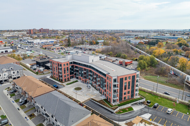 Harbour10 in Whitby, ON - Building Photo - Building Photo