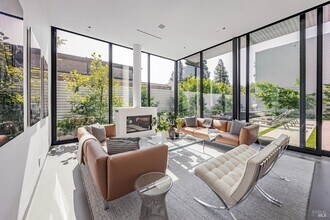212 Tucker St in Healdsburg, CA - Building Photo - Building Photo