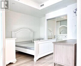 210 Simcoe St in Toronto, ON - Building Photo - Building Photo