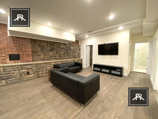 1618 Beacon St in Brookline, MA - Building Photo - Building Photo
