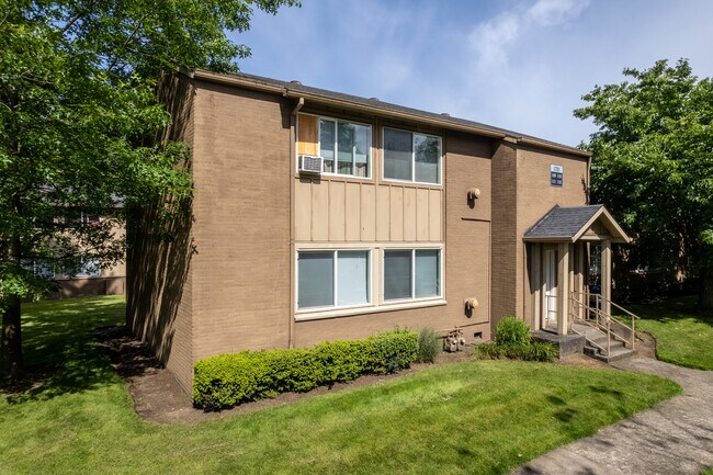 The Ellington Apartments in Portland, OR - Building Photo - Building Photo