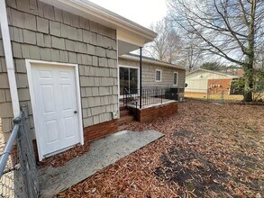 1104 Robin Hood Rd in High Point, NC - Building Photo - Building Photo