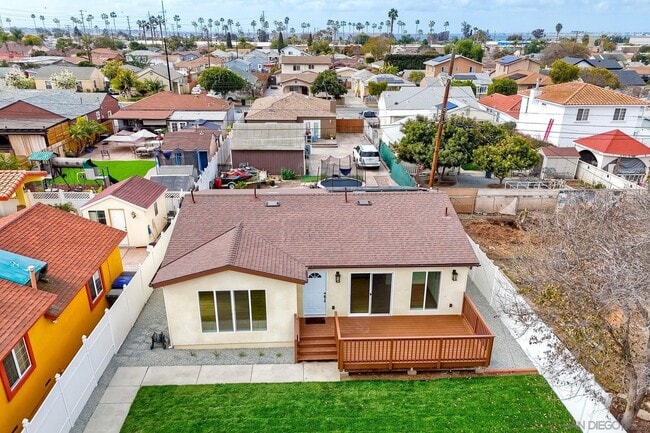 property at 1072 Jefferson Ave